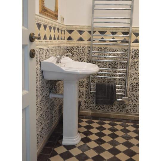 klasszikus elegans kek provenszi provence furdoszoba konyha falburkolat csempe mediterran rusztikus country vintage egyedi plasztikus mintas konyha furdoszoba zold szurke feher.jpg